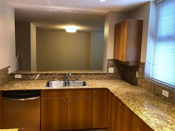 4th image of 300 W Beech St Unit 14