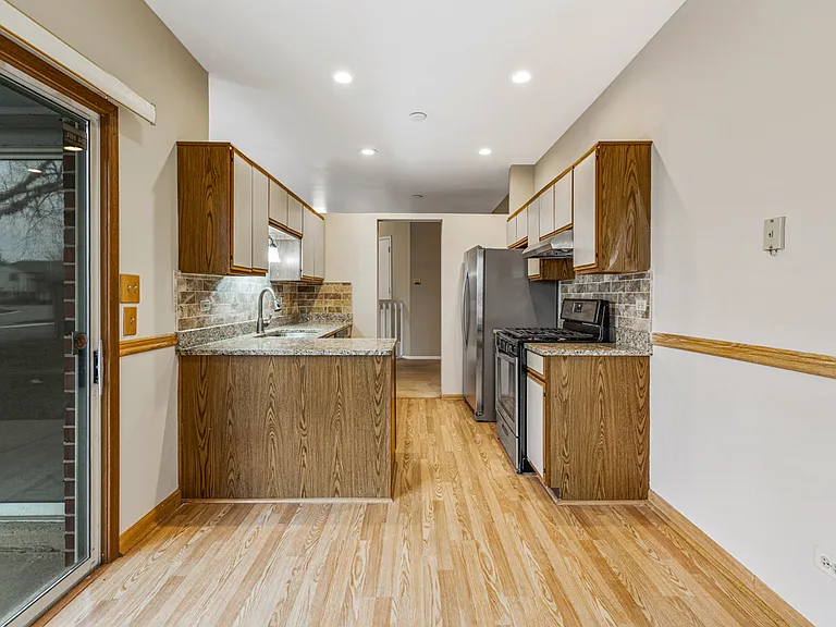 1665 Commodore Ct #7 — Photo 12