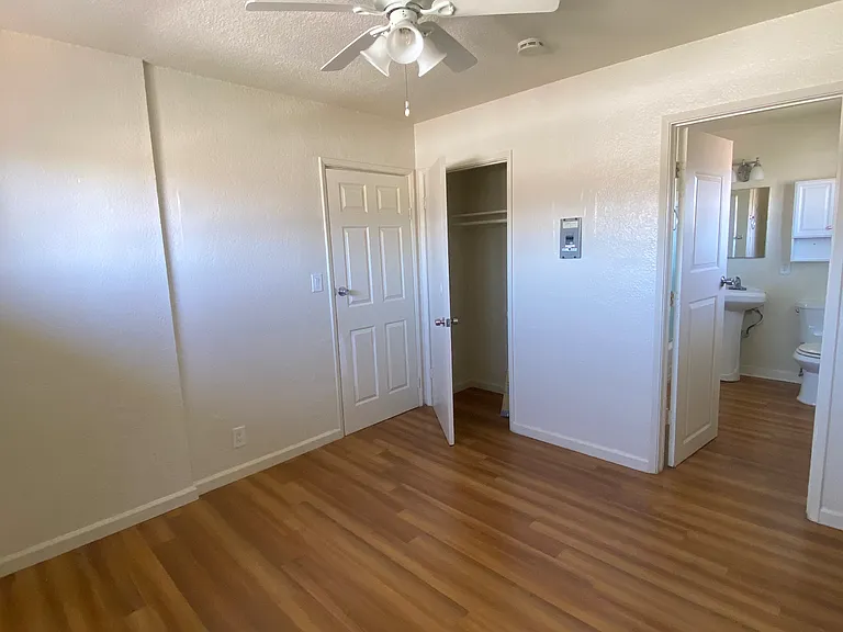 1101 Frankfurt Ave #7 — Photo 4