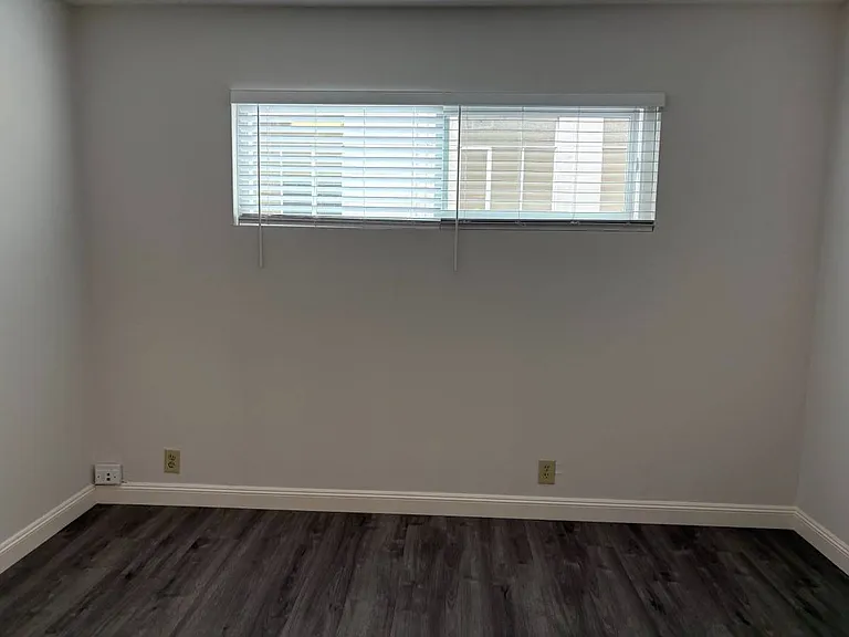 Claremont Park Apartments — Photo 9