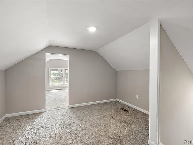 15875 Holmur St — Photo 21