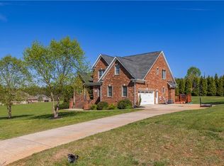 7361 Blue Water Dr, Belews Creek, NC 27009
