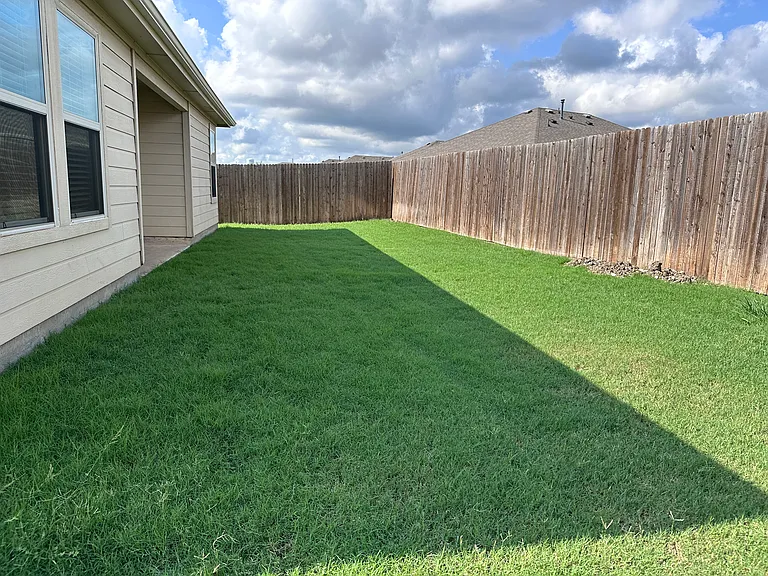 1404 Pampa Grass Dr — Photo 20