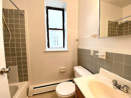 4th image of 257 W 116th St #5B