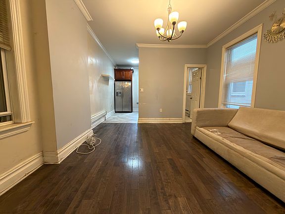4th image of 412 Woodlawn Ave #1
