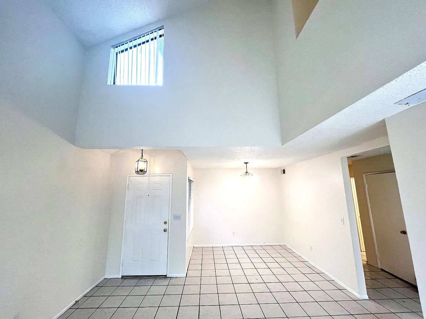 Beautiful 3-Bedroom Single-Family Home with Spacious Backyard for Lease in Fontana — Photo 2
