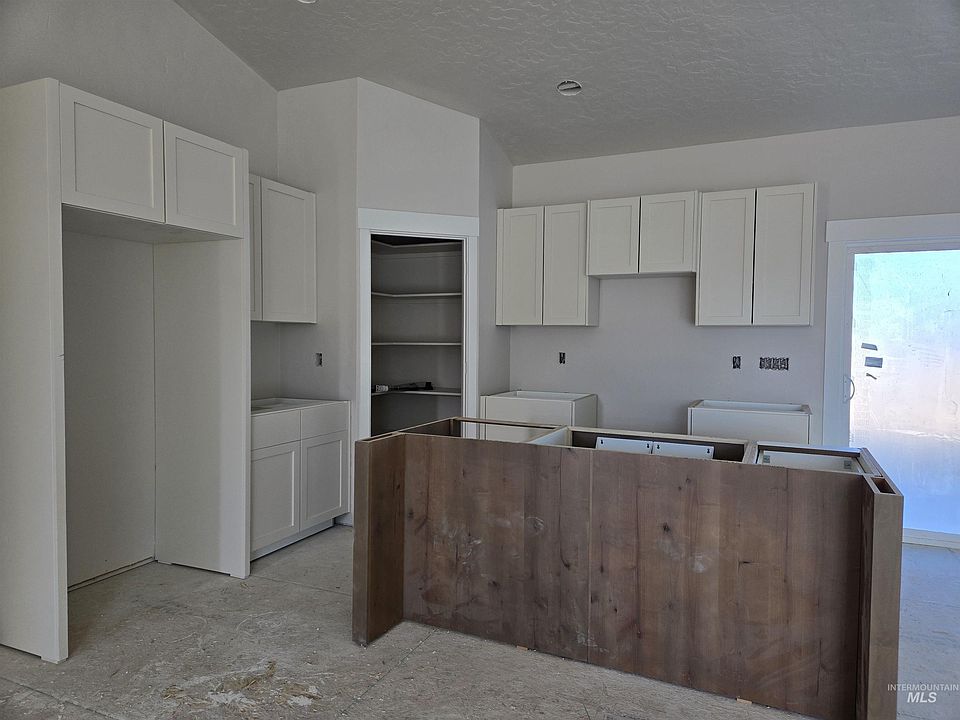 2nd image of 1639 Skookum Dr