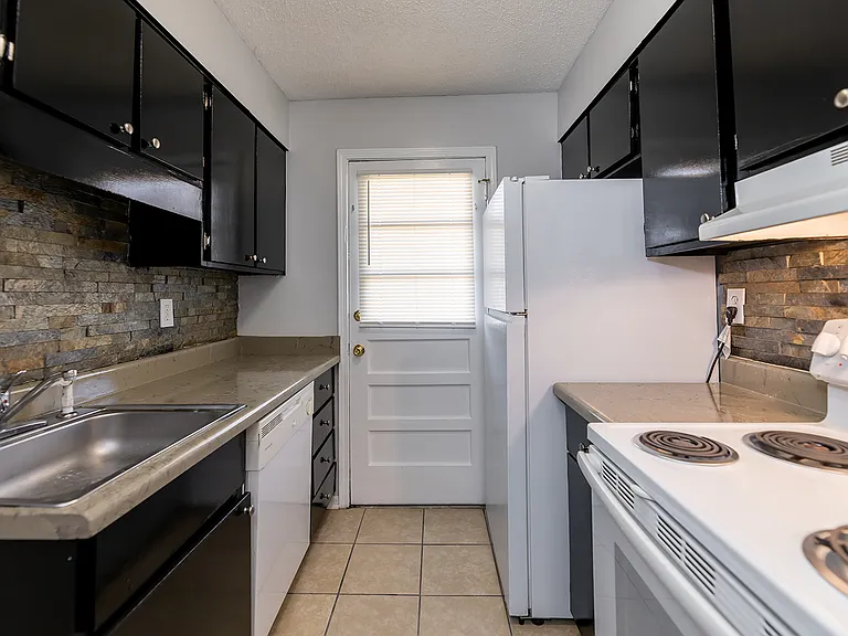 Berclair Apartments — Photo 6