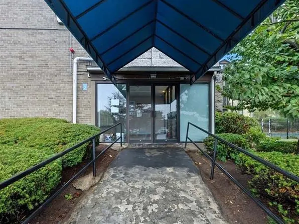 195 Thorndike St #2-04, Lowell, MA 01852