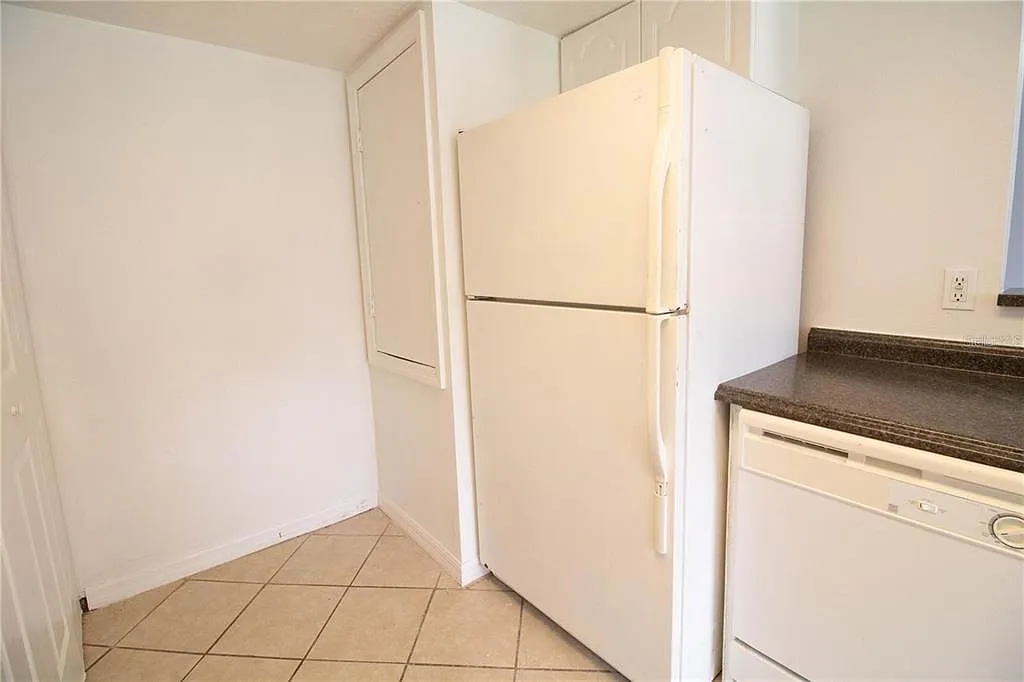 3 bed, 2.0 bath, 1403 sqft, $1,550 — Photo 4