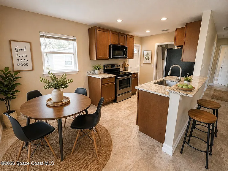 230 Crown Blvd — Photo 3