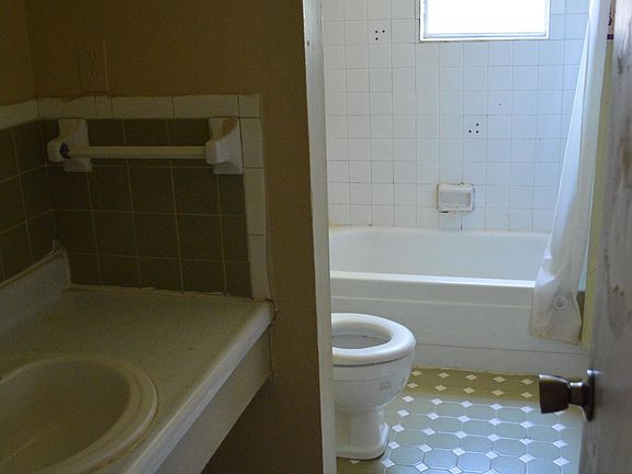 5th image of 4022 Bayliss Ave