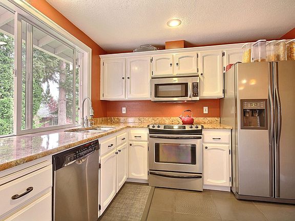 3rd image of 17010 NE 34th Pl