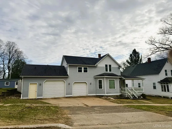 817 E A St, Iron Mountain, MI 49801