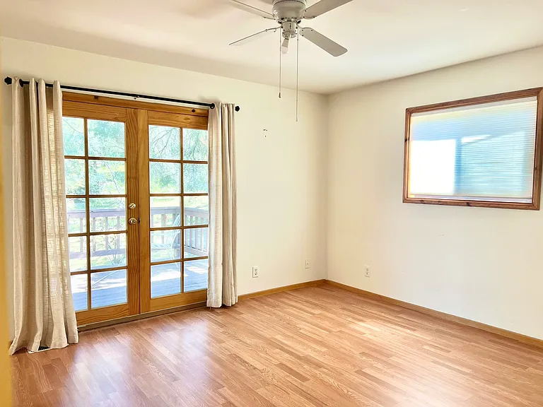 14700 Voltaire Dr — Photo 22