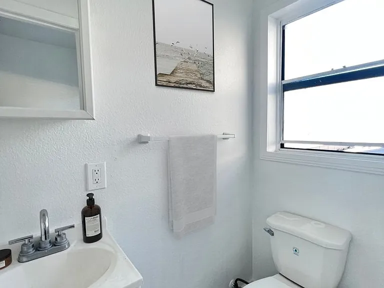Adams Hill Lofts — Photo 9