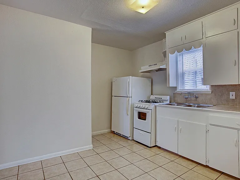 2202 Park Street — Photo 3