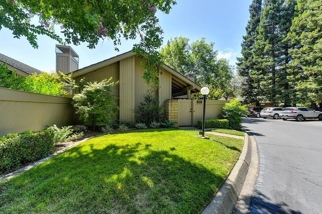 1842 Discovery Village Ln photo 1