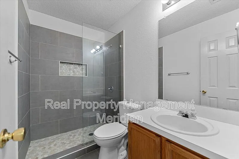 3 bed, 2.0 bath, 1751 sqft, $2,275 — Photo 4
