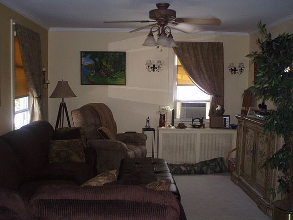2nd floor livingroom
