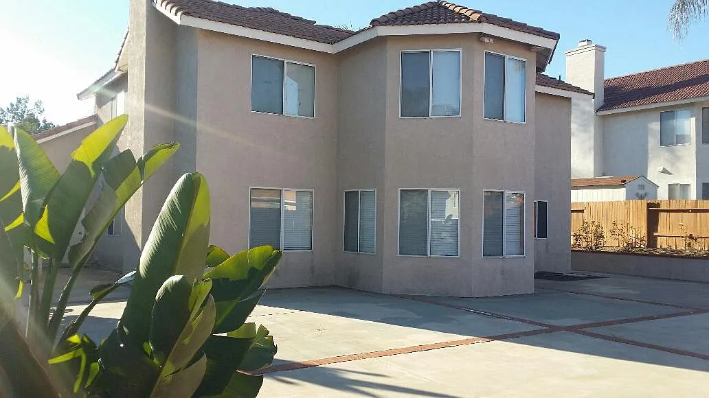 4 bed, 2200 sqft, $3,300 — Photo 3