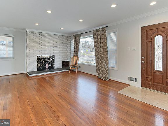 5th image of 1567 Westmoreland St