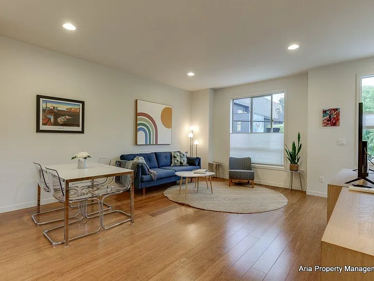 163 SE 13th Ave — Photo 9