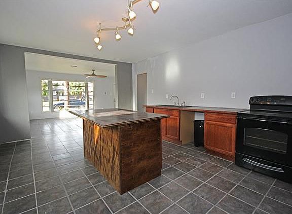 5th image of 1326 Granada Dr