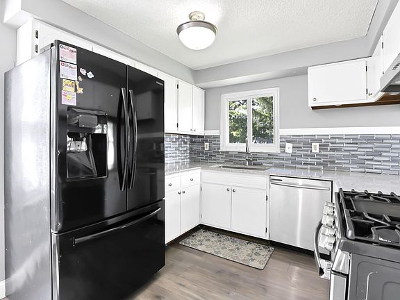 3rd image of 5892 Snowdrop Ave