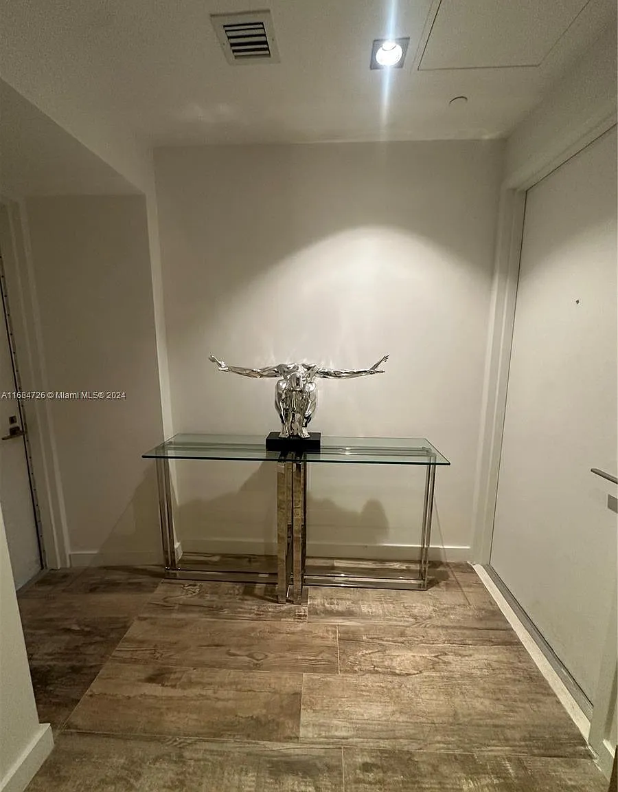 2 bed, 1151 sqft, $6,500 — Photo 2