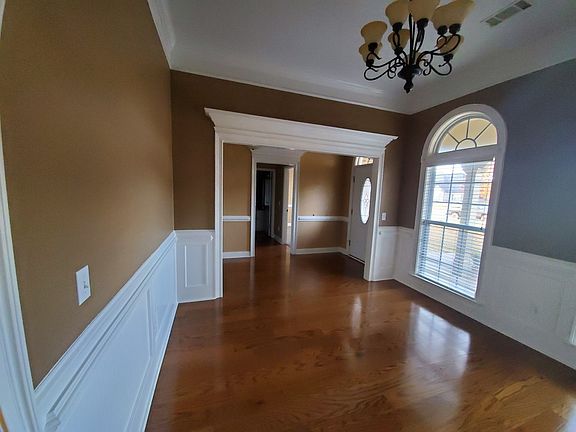 3rd image of 776 Sun Wood Dr