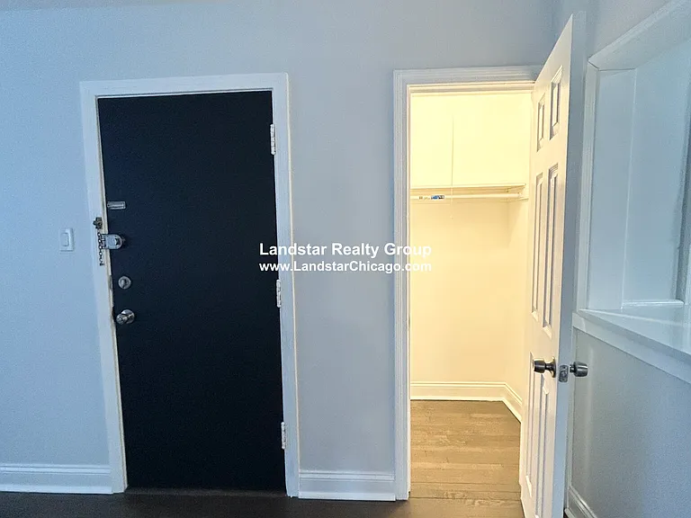 2715 W Berwyn Ave #1 — Photo 3
