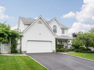 46 Long House Way, Commack, NY 11725
