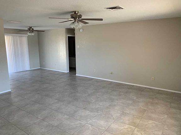 3rd image of 2567 Mariner Ln