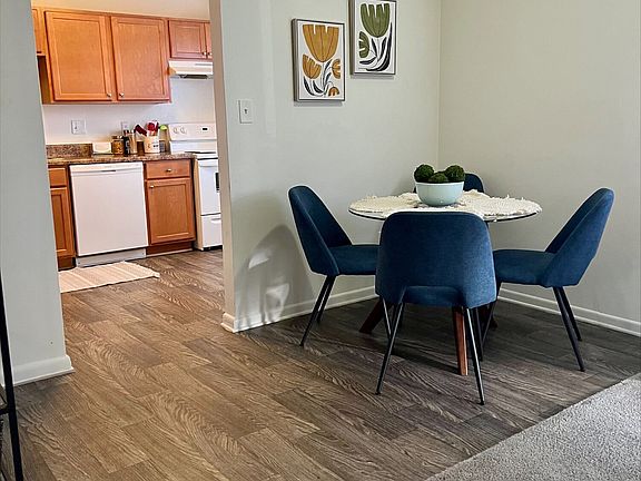 5th image of 496 Catina Way #10