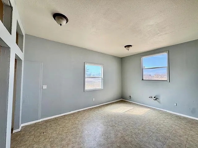 2401 W Covey Ln — Photo 24