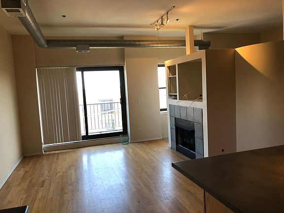 3rd image of 1000 E 53rd St Unit 601