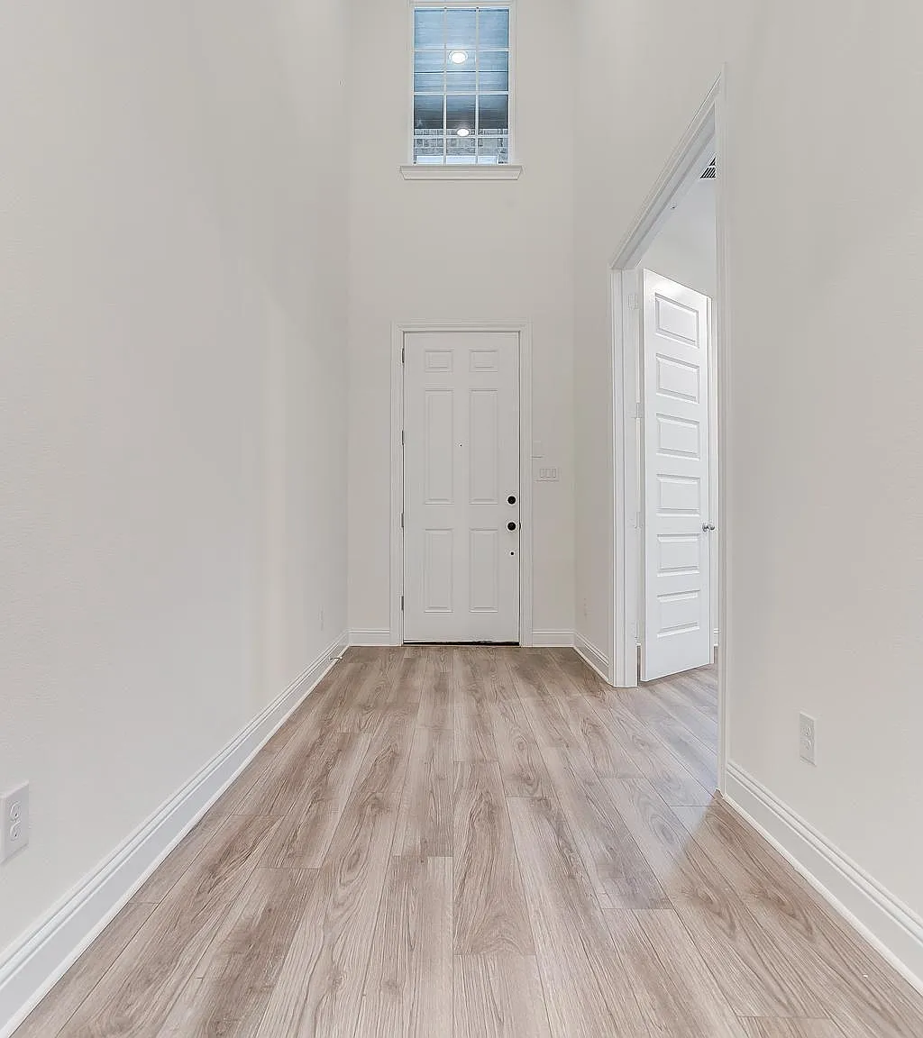 4 bed, 3.5 bath, 4461 sqft, $5,150 — Photo 4