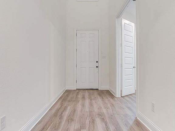4th image of 9836 Derbyshire Dr