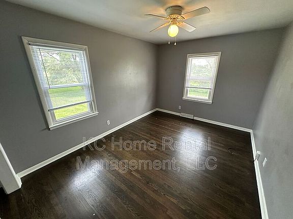 4th image of 11204 Parallel Pkwy #B