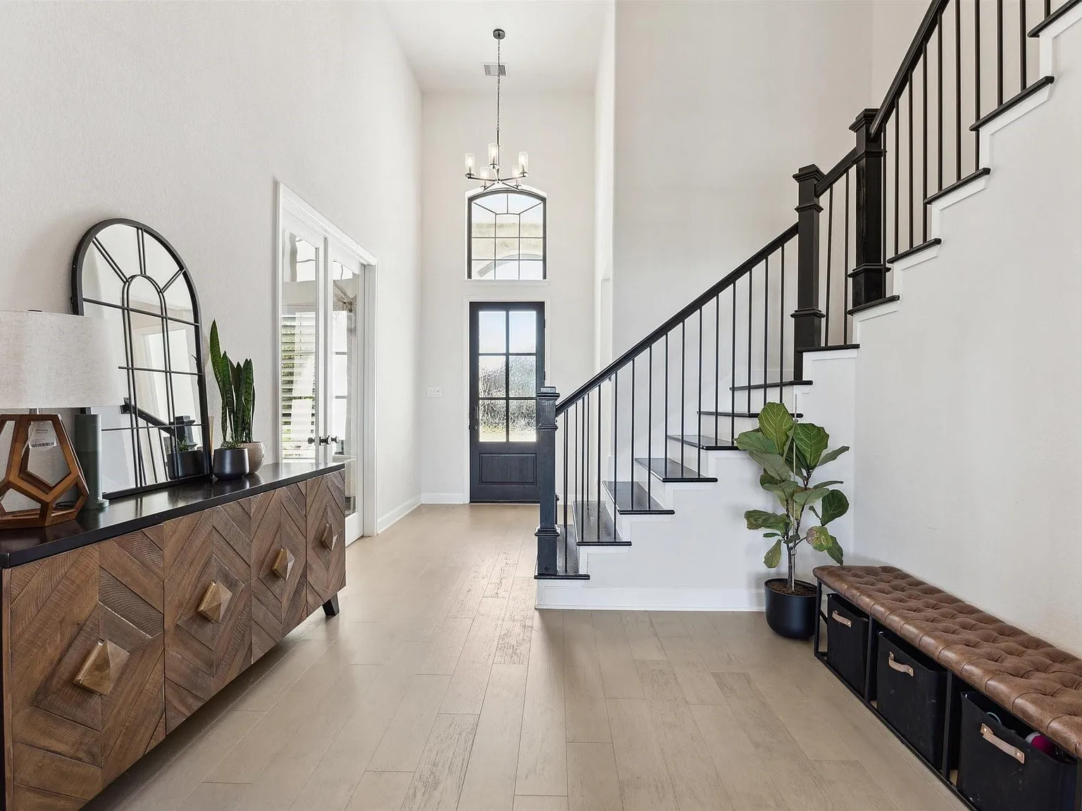 5 bed, 4.5 bath, 4038 sqft, $4,350 — Photo 4