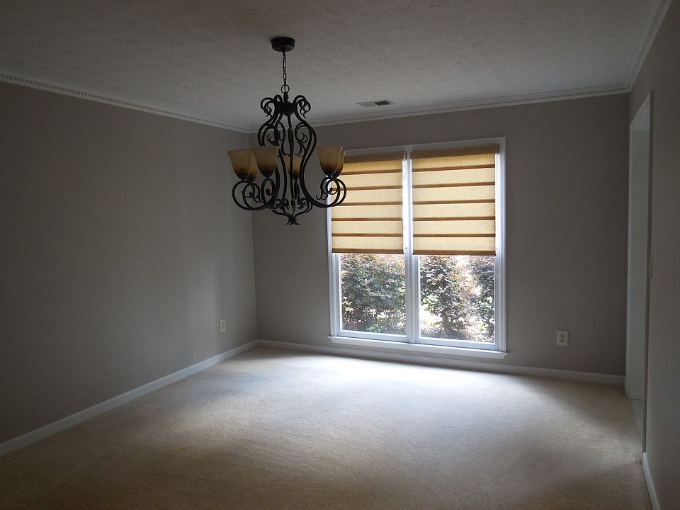 2nd image of 203 Crescent Oak