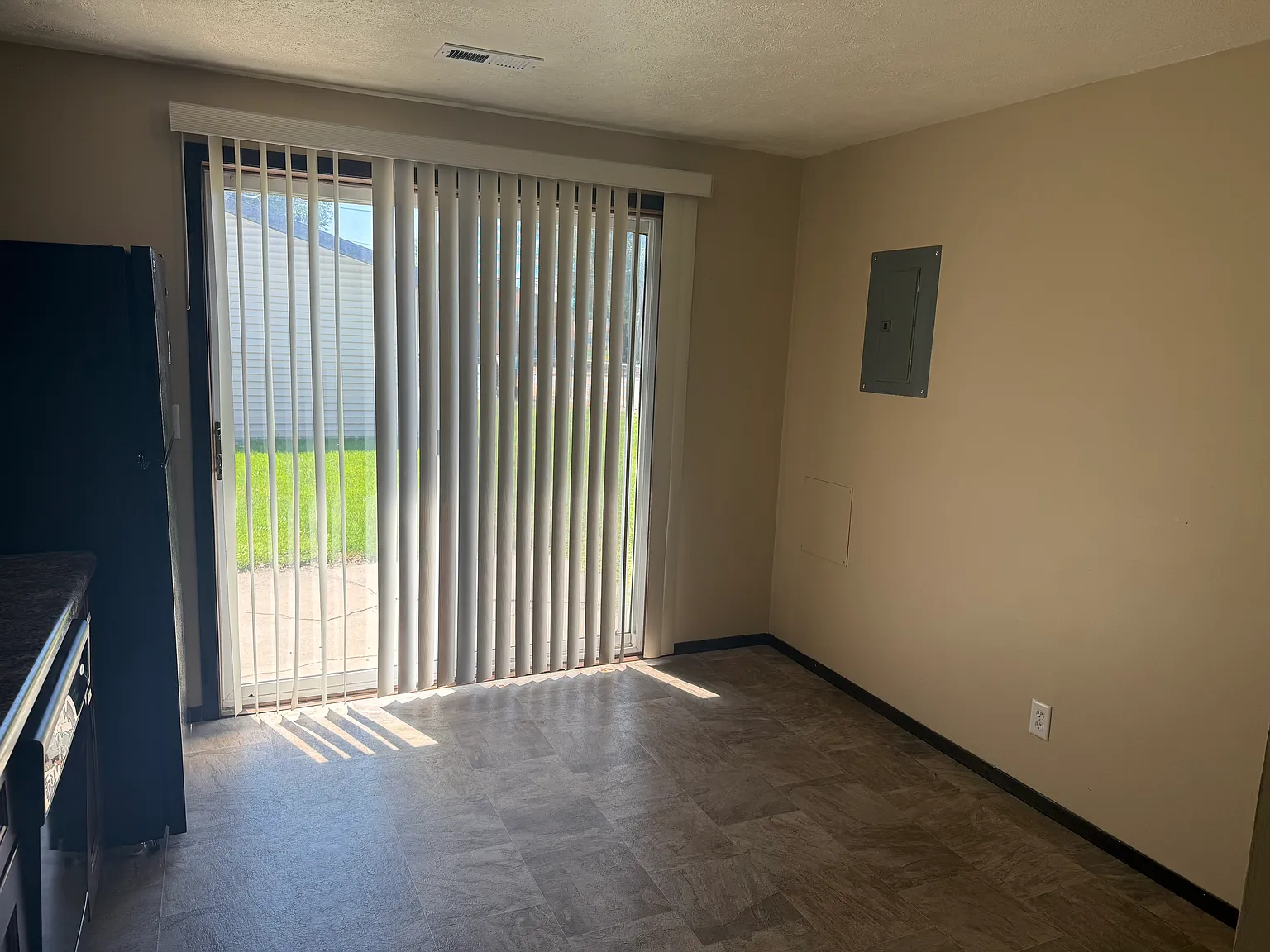 2 bed, 868 sqft, $1,350 — Photo 4