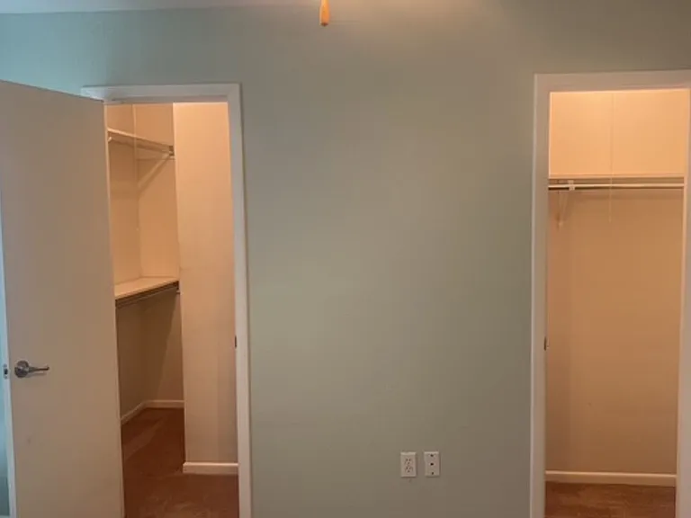3700 Dauphine Ct — Photo 40
