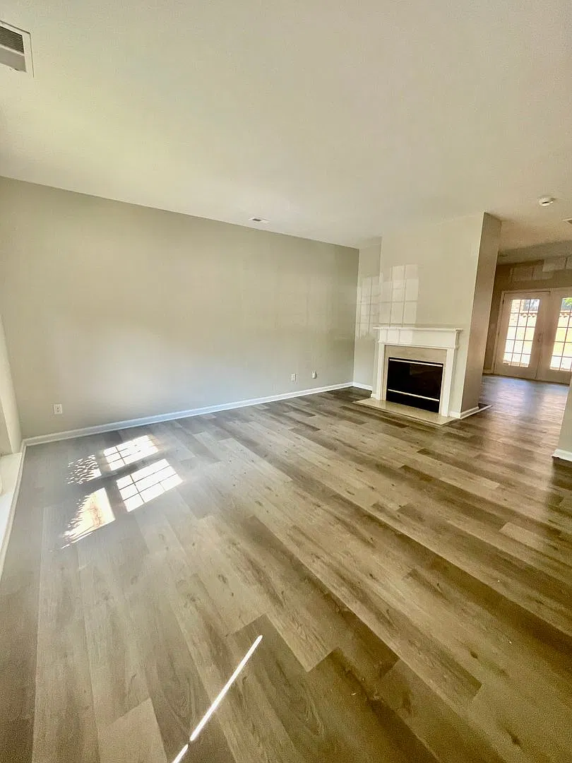 Welcome to this stunning 3-bedroom, 2.5-bathroom Townhouse, located in the vibrant city of Charlo... — Photo 3