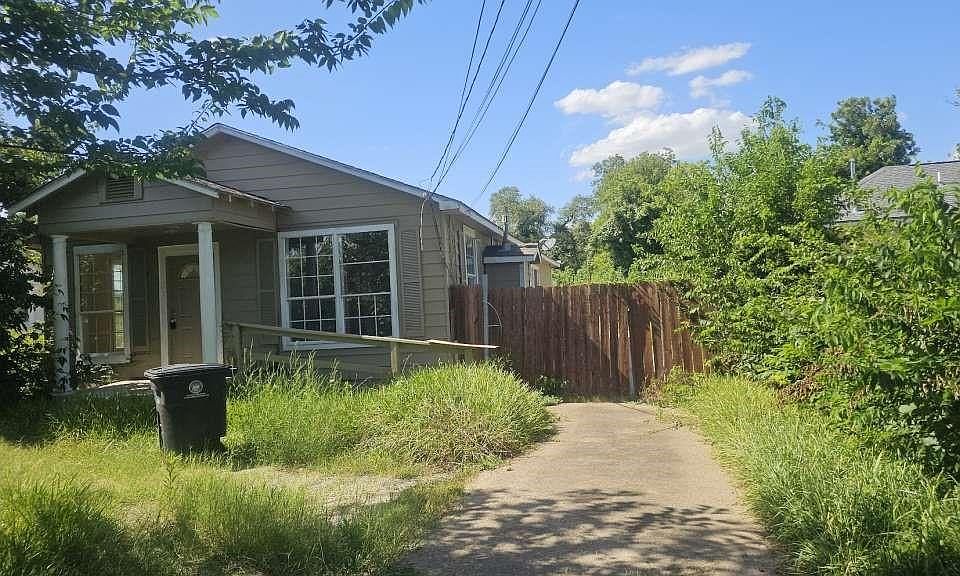 1st image of 2301 Caplin St