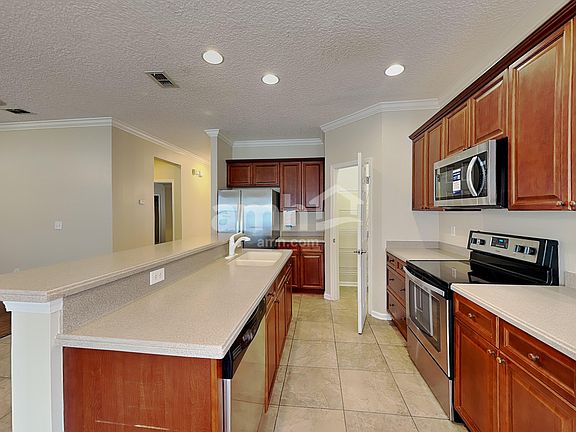3rd image of 6285 Pendragon Pl