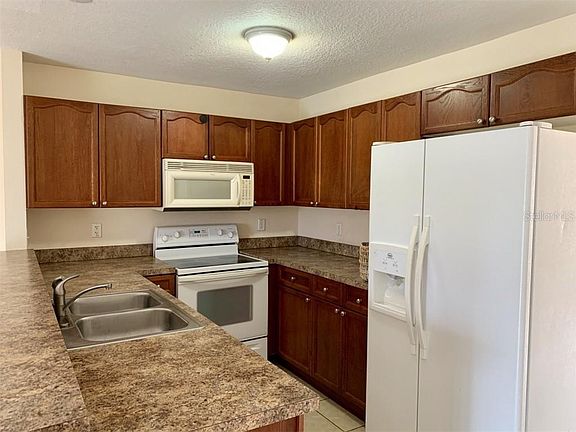 2nd image of 160 Bowie Ln APT 1