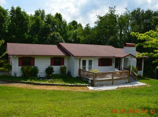 850 Chatuge Ln, Hayesville, NC 28904