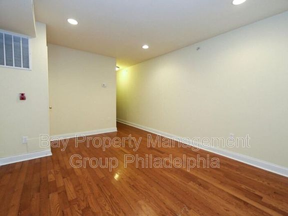 3rd image of 1708 W Diamond St #B